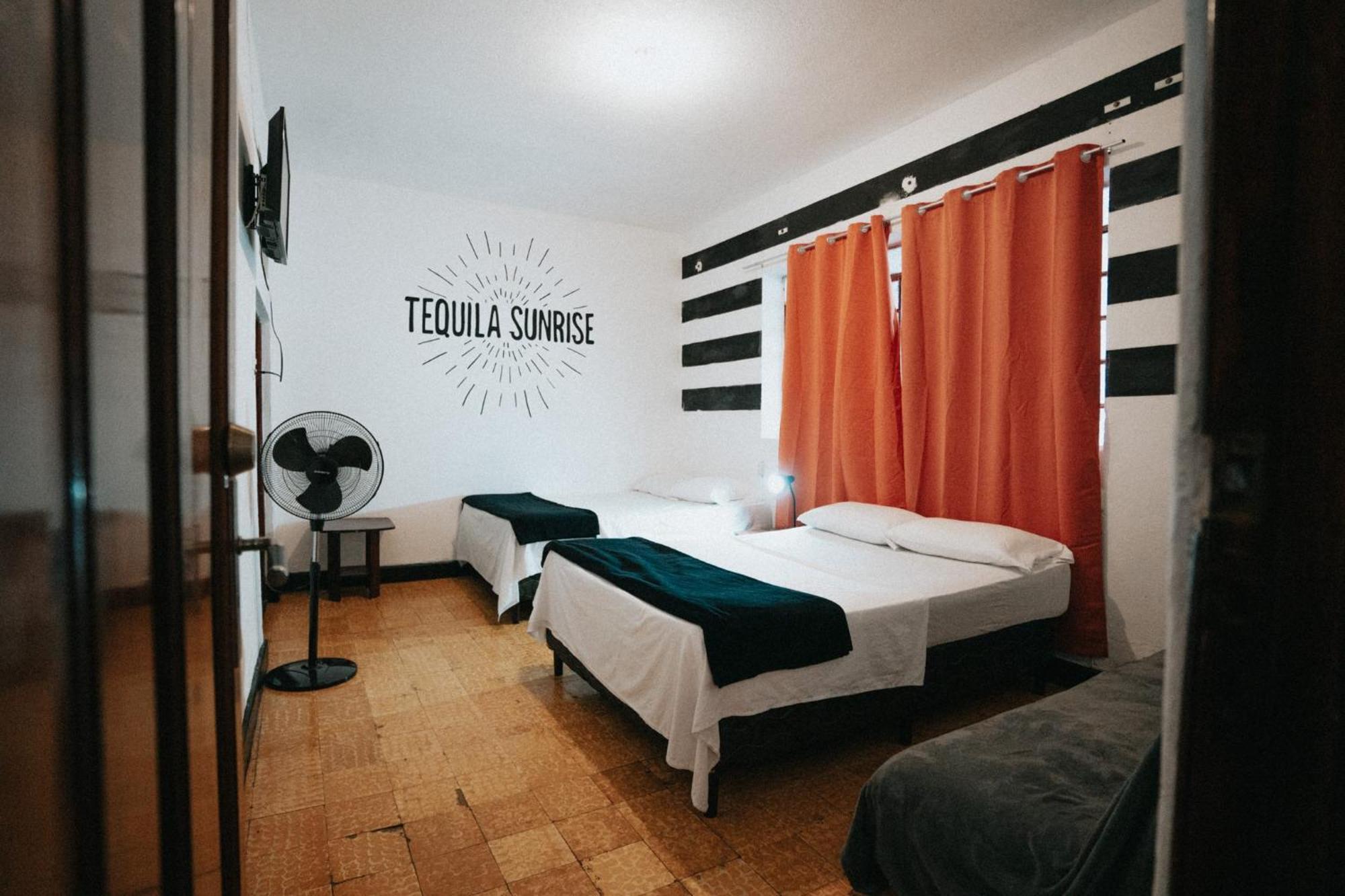 Tequila Sunrise Hostel Guatemala City Exterior foto