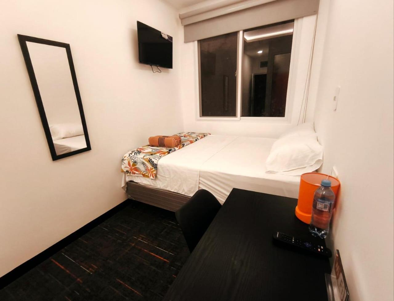 Tequila Sunrise Hostel Guatemala City Exterior foto
